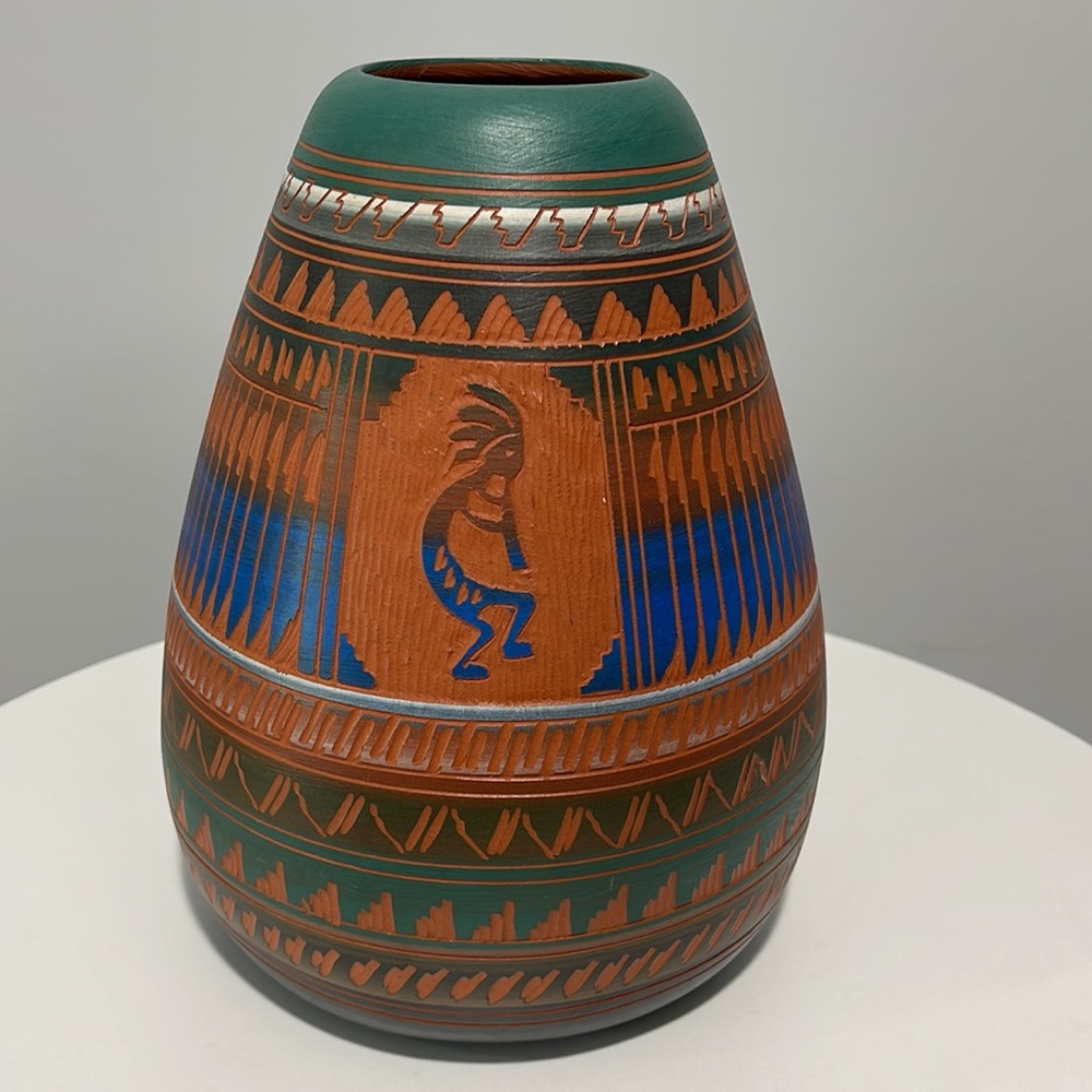 Navajo Hand Crafted pottery Vase by Bernice Bernie Watchman western style home